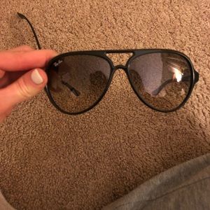 Black rayban plastic avaitor